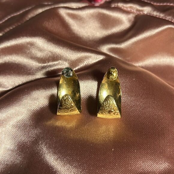 Gold hoop pierced earrings. - Picture 3 of 3